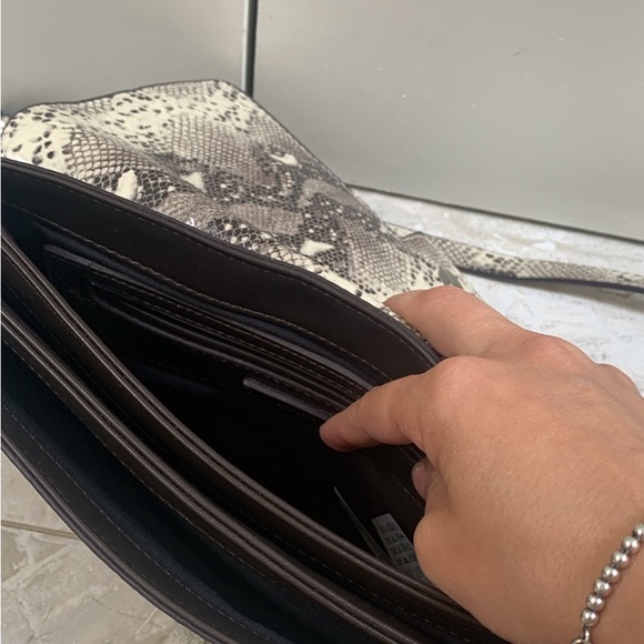 Zara Cross over bag with 3 compartments. - Picture 4 of 5